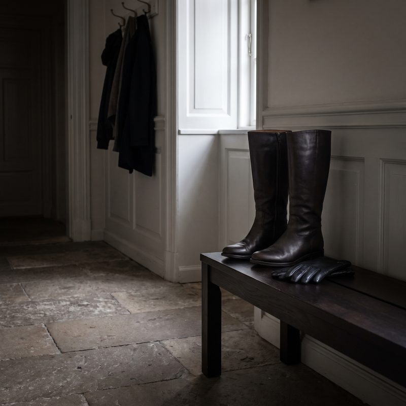 Bottes et cuir dans un univers fétichiste adulte
